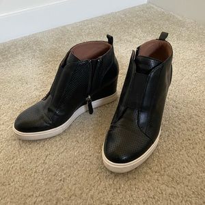 Linea Paolo - Black wedge Clara sneaker